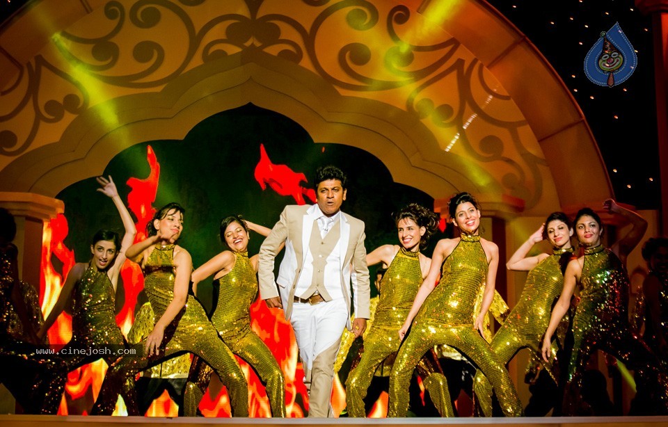 Top Celebs at SIIMA Awards 2014 - 42 / 150 photos