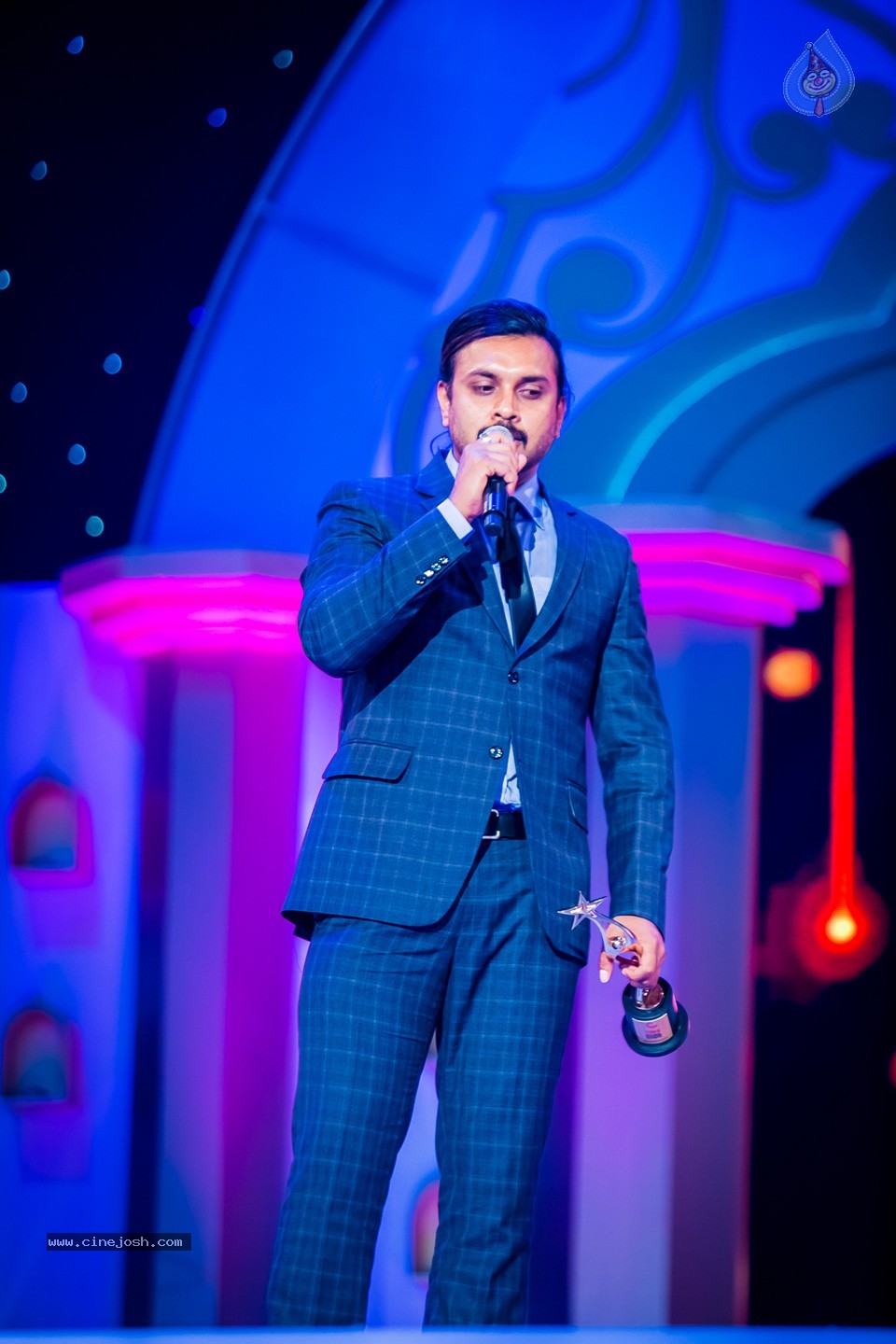 Top Celebs at SIIMA Awards 2014 - 128 / 150 photos