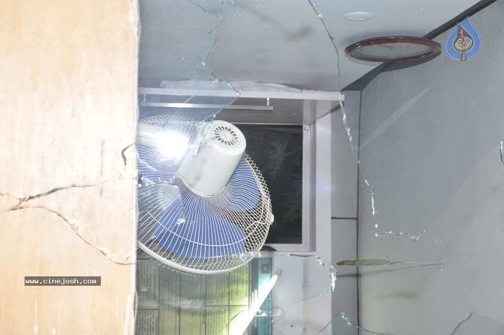TV Artists Attack MAA TV Office - 17 / 22 photos
