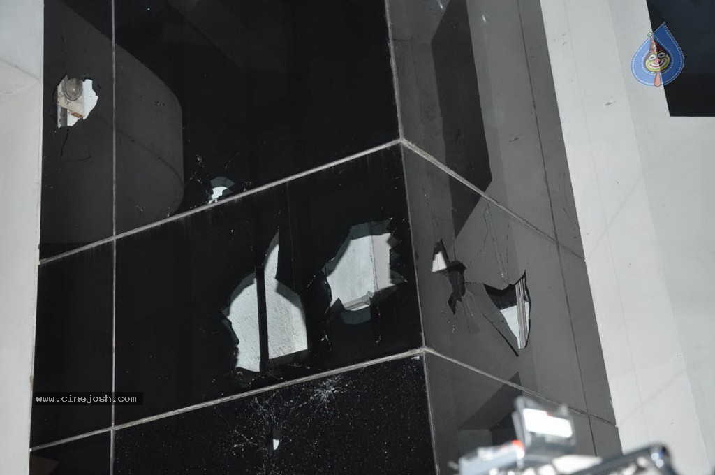 TV Artists Attack MAA TV Office - 18 / 22 photos