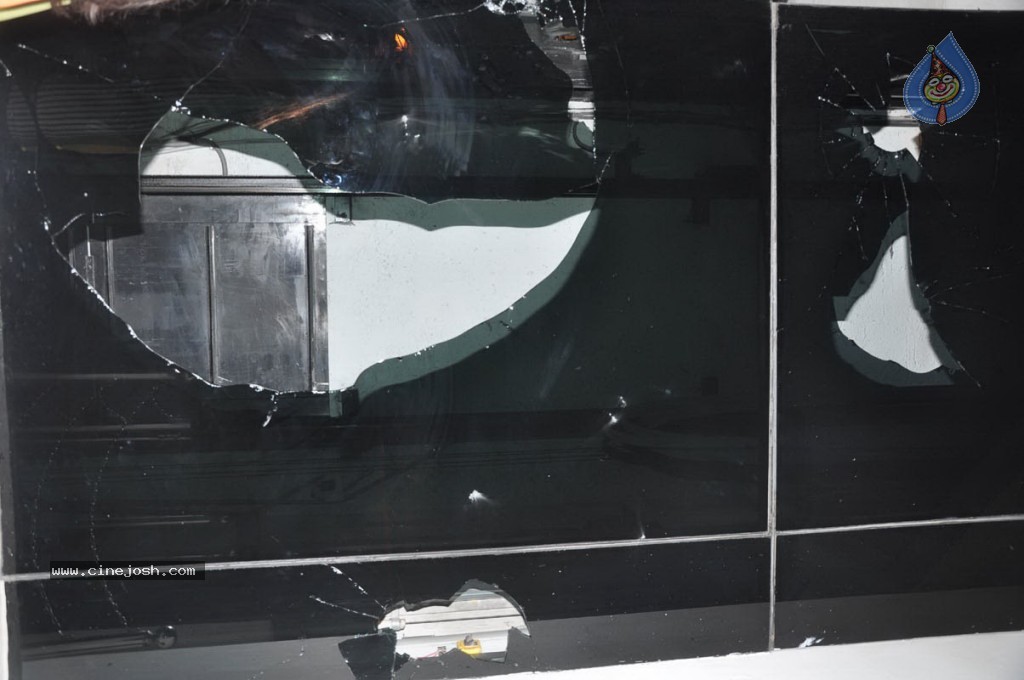 TV Artists Attack MAA TV Office - 19 / 22 photos