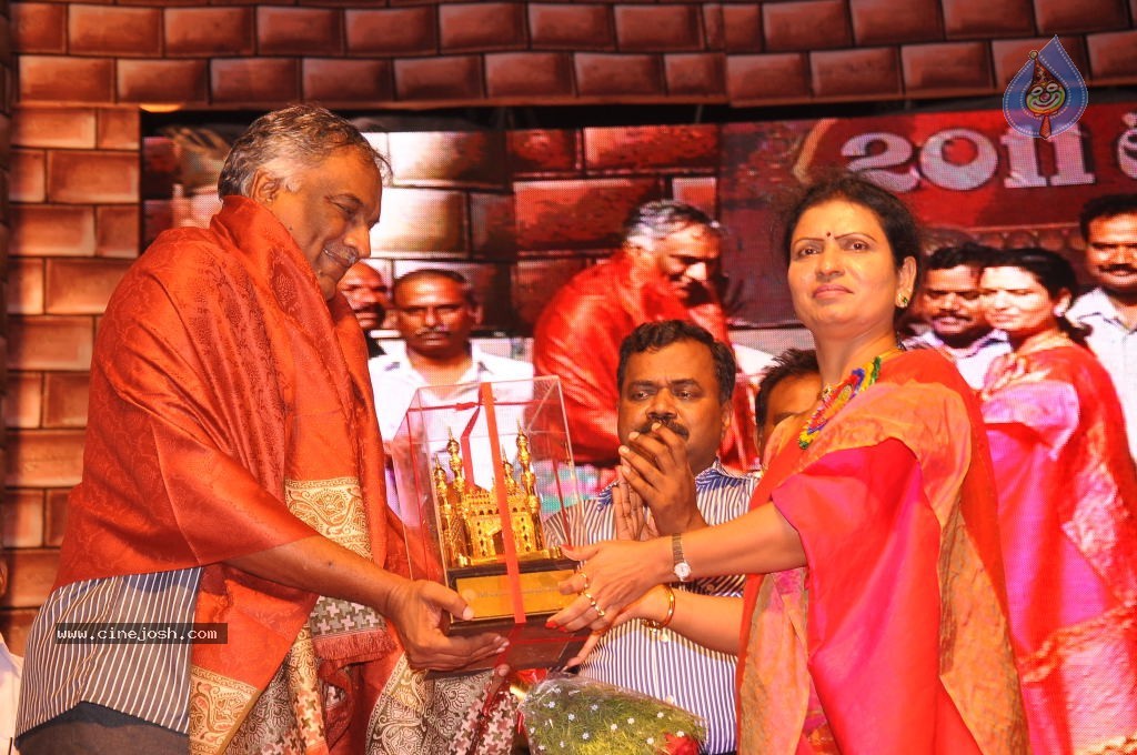 TV Nandi Awards 2011 - 66 / 326 photos