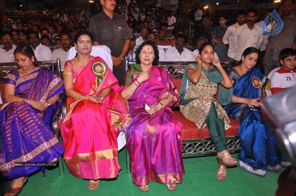 TV Nandi Awards 2011 - 266 / 326 photos
