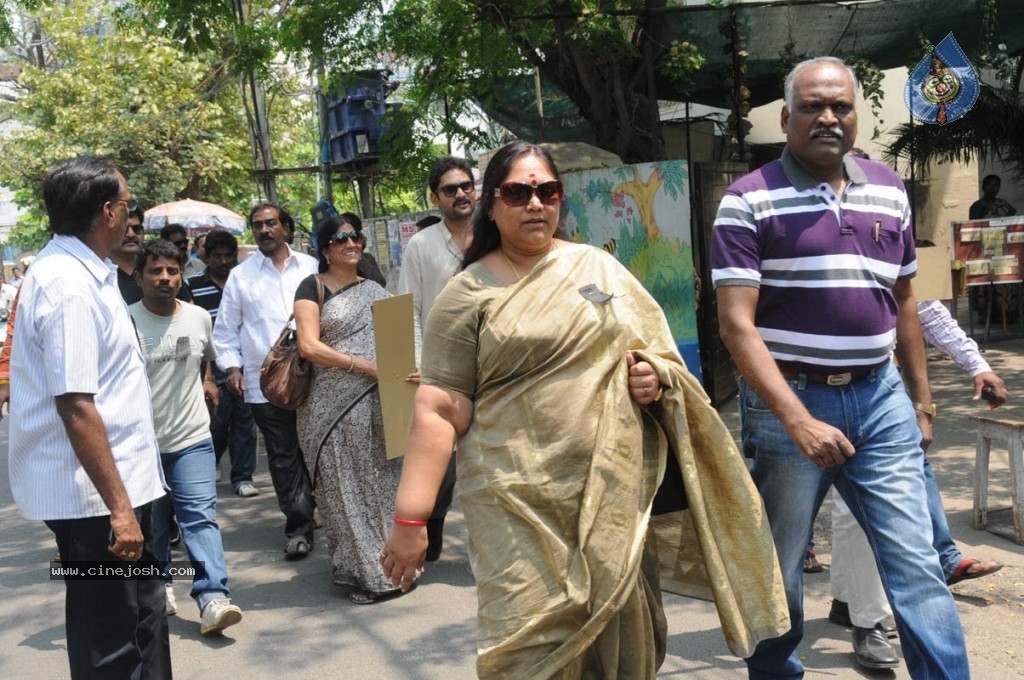 TV Parirakhana Samithi Dharna - 13 / 26 photos