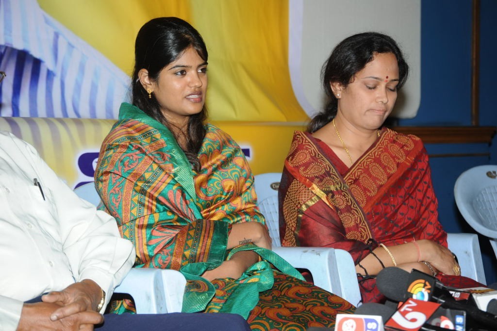 Uday Kiran Condolences Meet - 13 / 66 photos