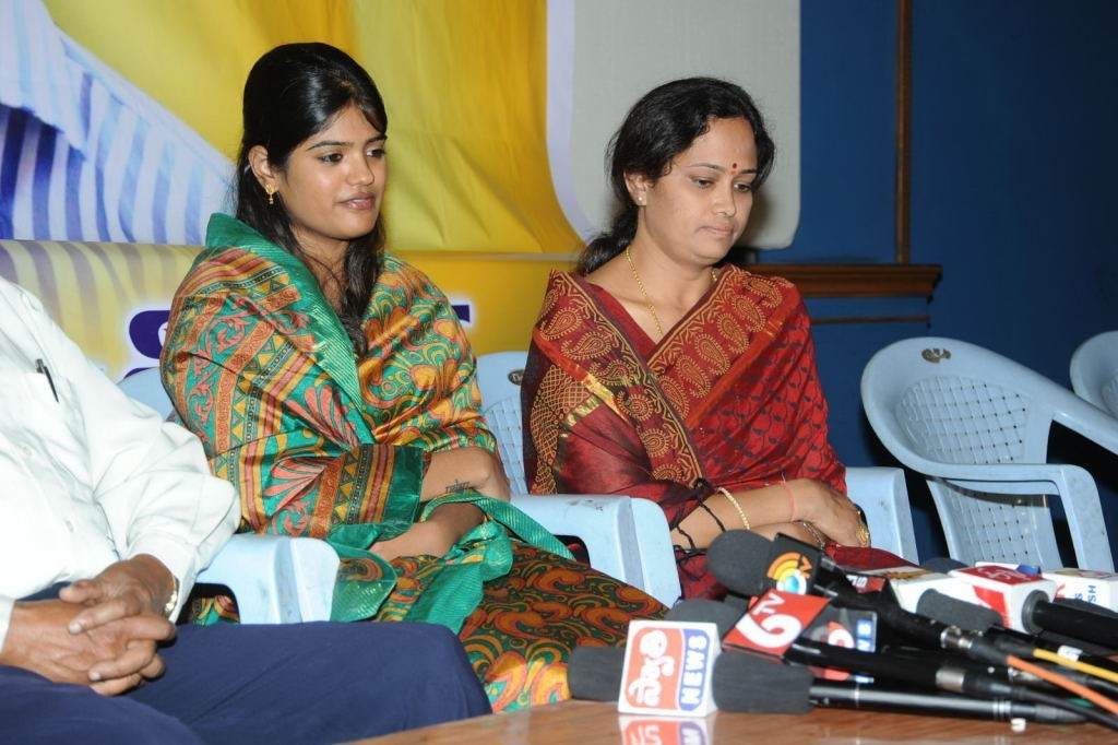 Uday Kiran Condolences Meet - 16 / 66 photos