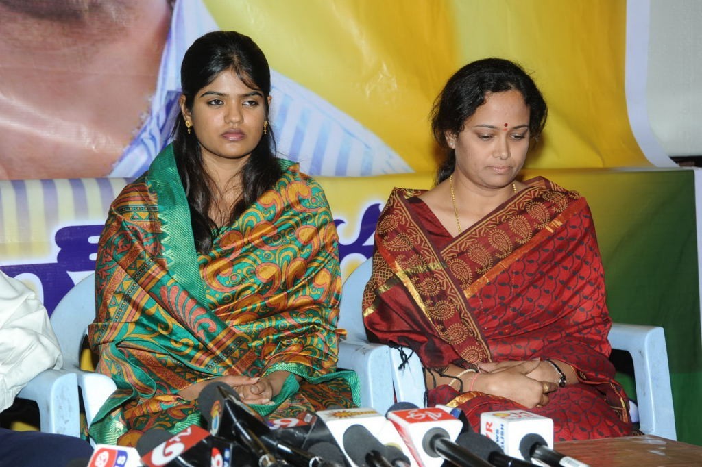 Uday Kiran Condolences Meet - 21 / 66 photos