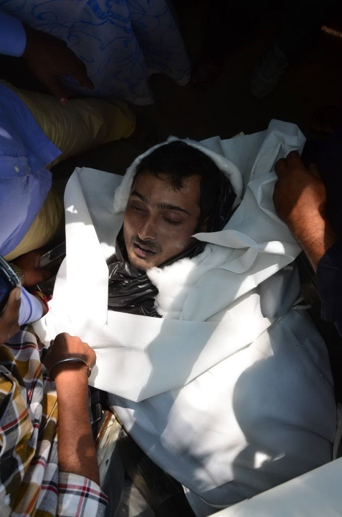 Uday Kiran Dead Body More Photos - 38 / 48 photos