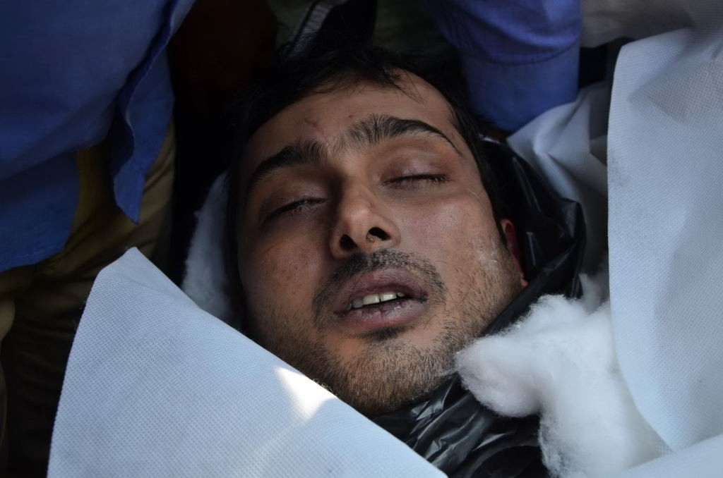 Uday Kiran Dead Body More Photos - 47 / 48 photos