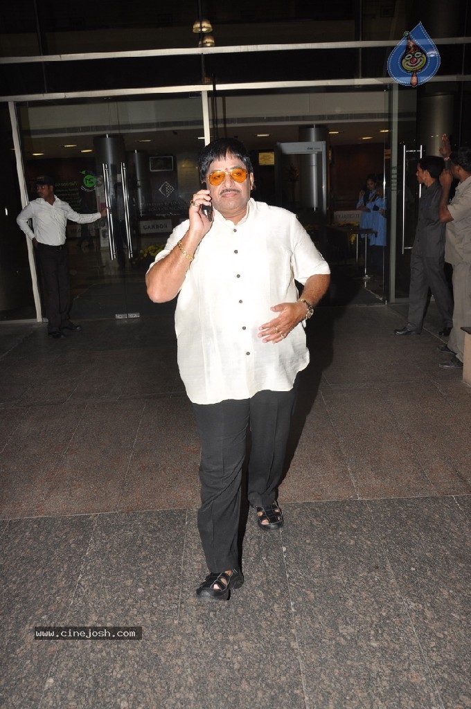 Vaartha MD Girish Sanghi Son Wedding Reception - 33 / 150 photos
