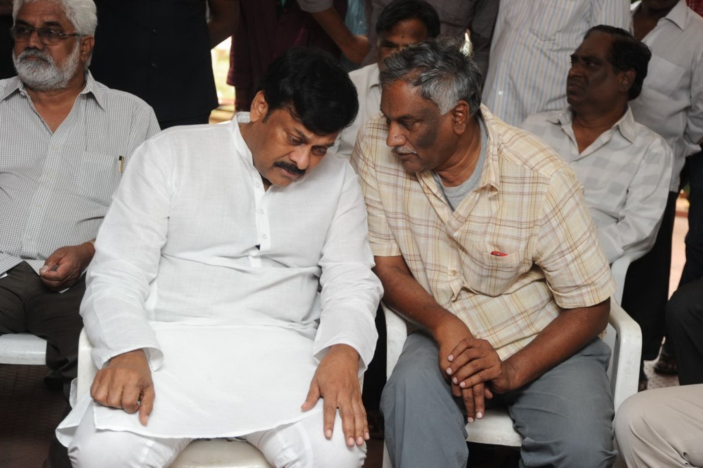 Vadde Ramesh Condolences Photos - 11 / 149 photos