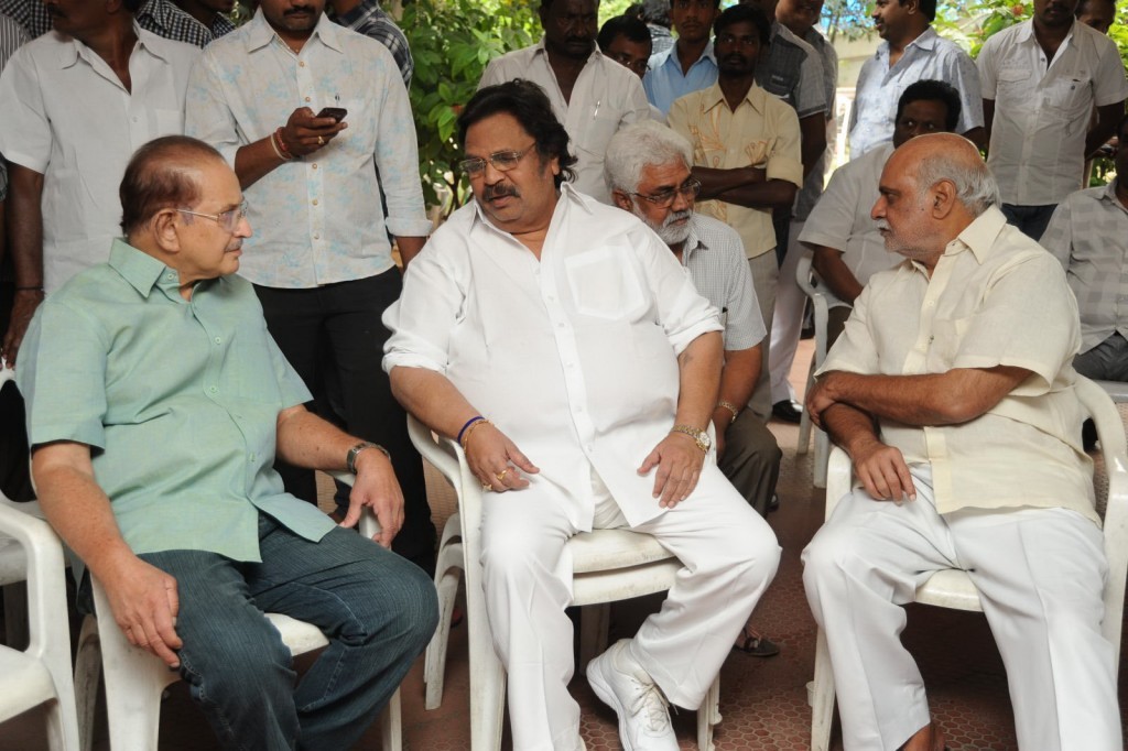 Vadde Ramesh Condolences Photos - 19 / 149 photos