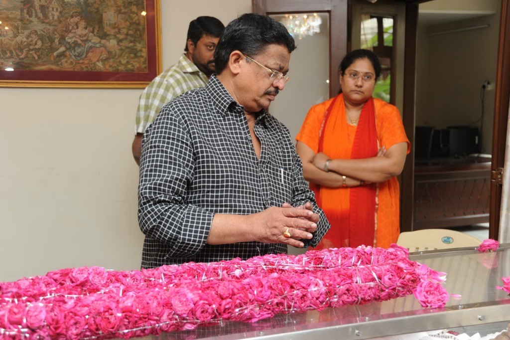 Vadde Ramesh Condolences Photos - 23 / 149 photos
