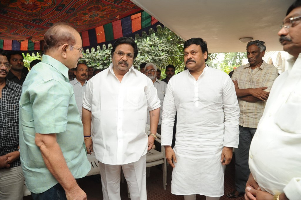 Vadde Ramesh Condolences Photos - 39 / 149 photos
