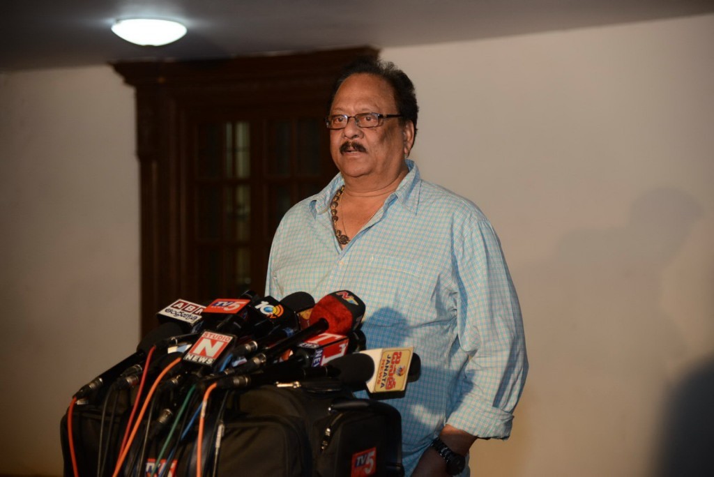 Vadde Ramesh Condolences Photos - 45 / 149 photos
