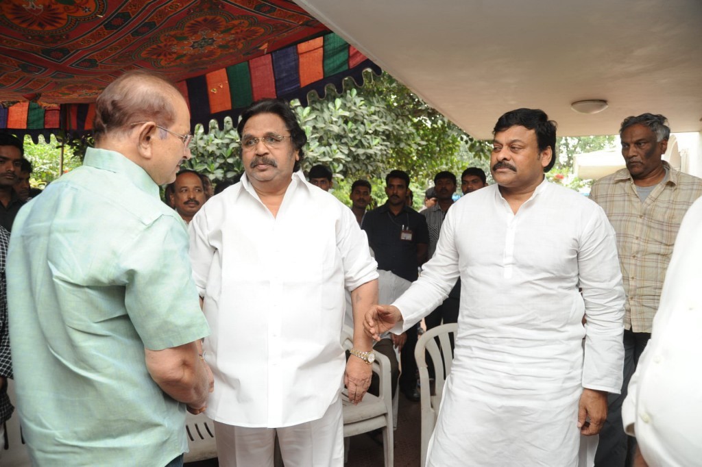Vadde Ramesh Condolences Photos - 47 / 149 photos