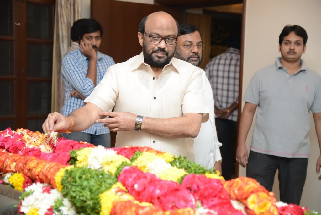 Vadde Ramesh Condolences Photos - 57 / 149 photos