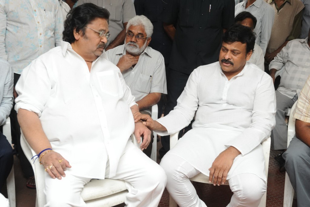 Vadde Ramesh Condolences Photos - 72 / 149 photos