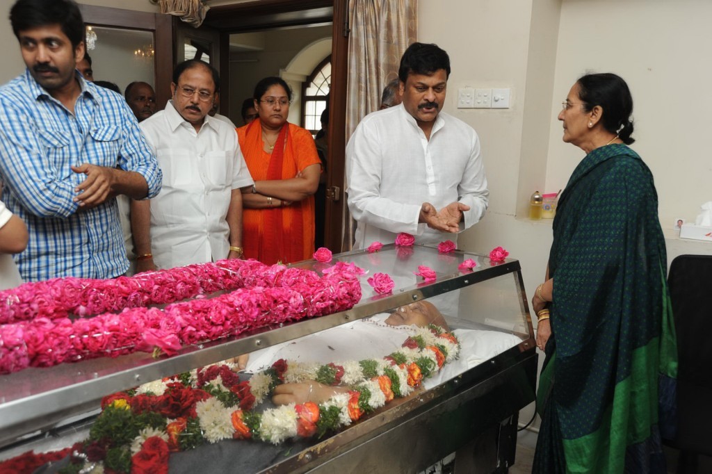 Vadde Ramesh Condolences Photos - 73 / 149 photos
