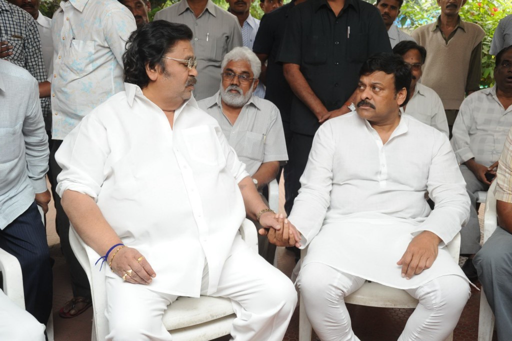 Vadde Ramesh Condolences Photos - 80 / 149 photos
