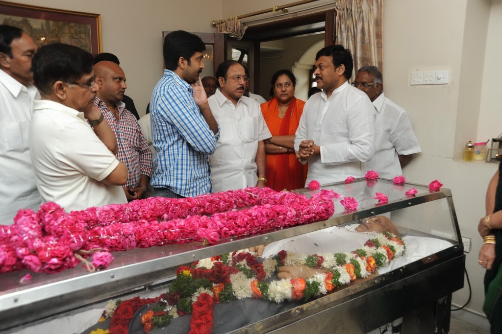 Vadde Ramesh Condolences Photos - 98 / 149 photos