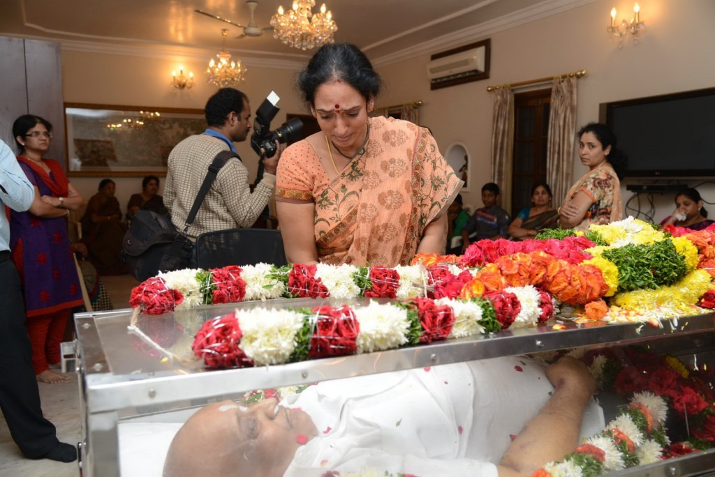 Vadde Ramesh Condolences Photos - 103 / 149 photos