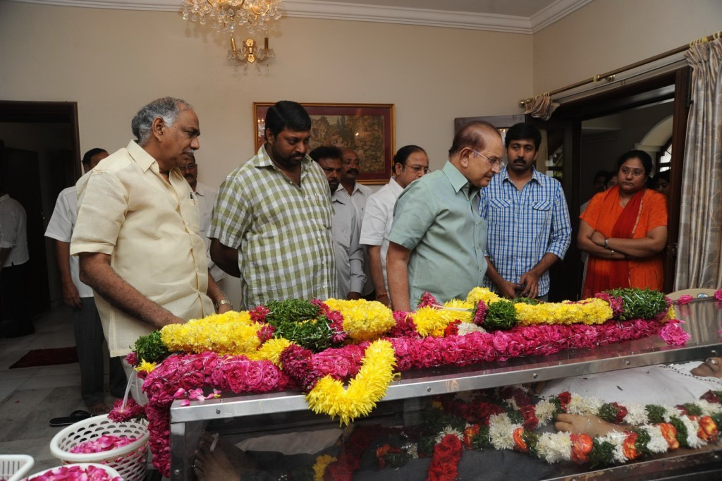 Vadde Ramesh Condolences Photos - 115 / 149 photos
