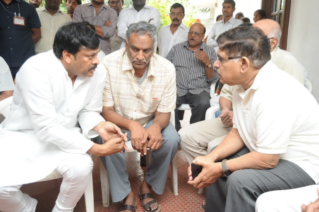 Vadde Ramesh Condolences Photos - 136 / 149 photos