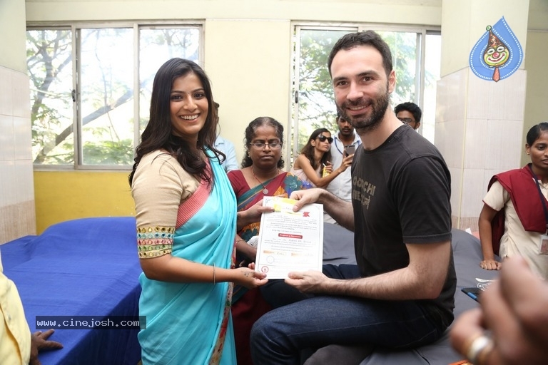 Varalaxmi Sarathkumar At Blood Donation Camp - 2 / 19 photos