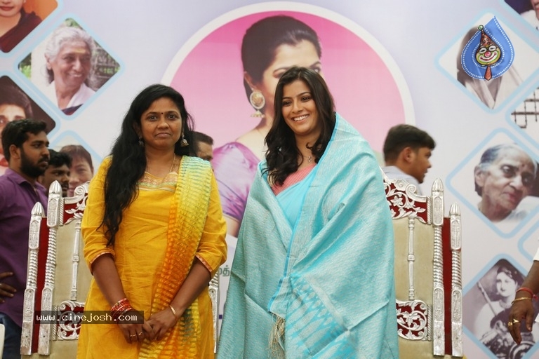 Varalaxmi Sarathkumar At Blood Donation Camp - 13 / 19 photos