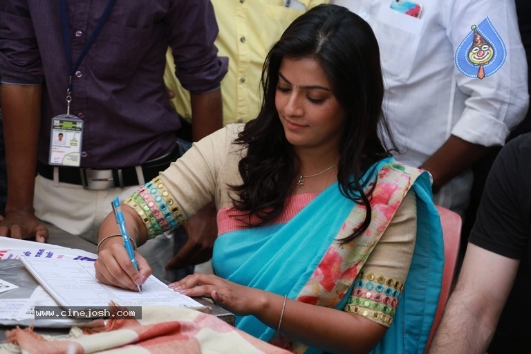 Varalaxmi Sarathkumar At Blood Donation Camp - 17 / 19 photos