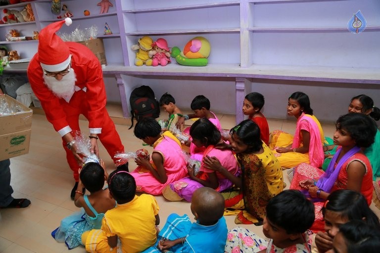 Varun Sandesh and Vithika Sheru Christmas Celebrations - 4 / 26 photos