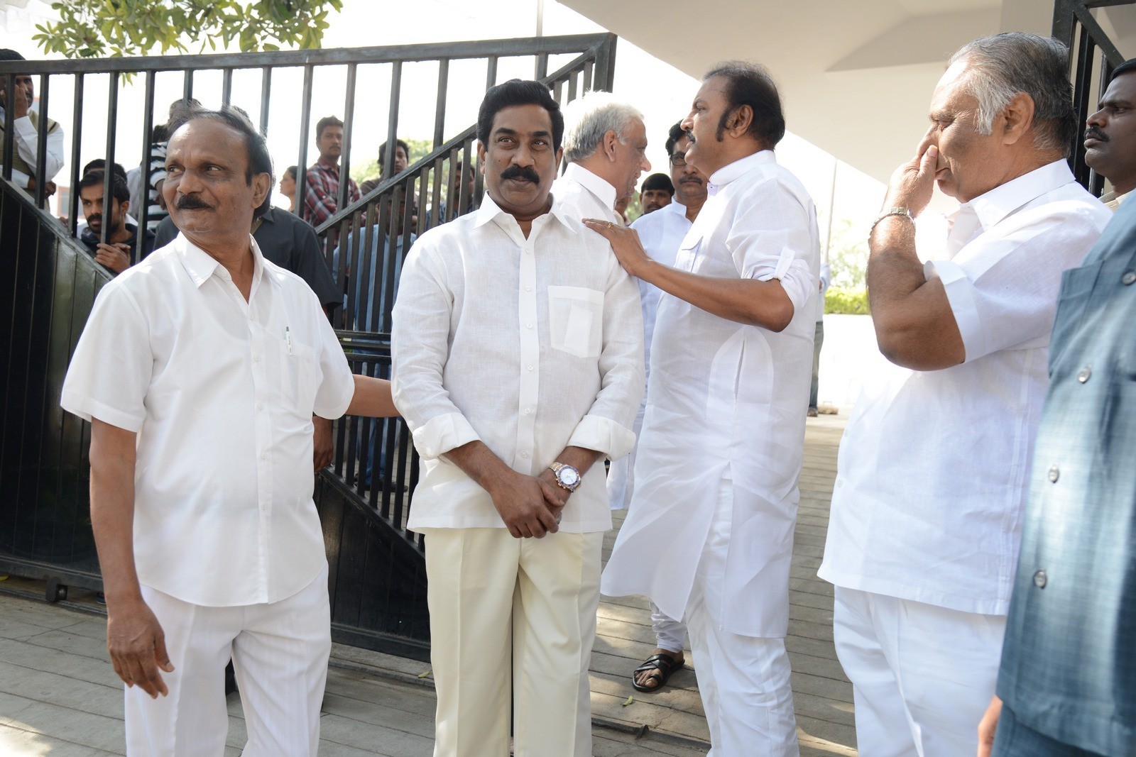 VB Rajendra Prasad Condolences Photos 01 - 1 / 170 photos