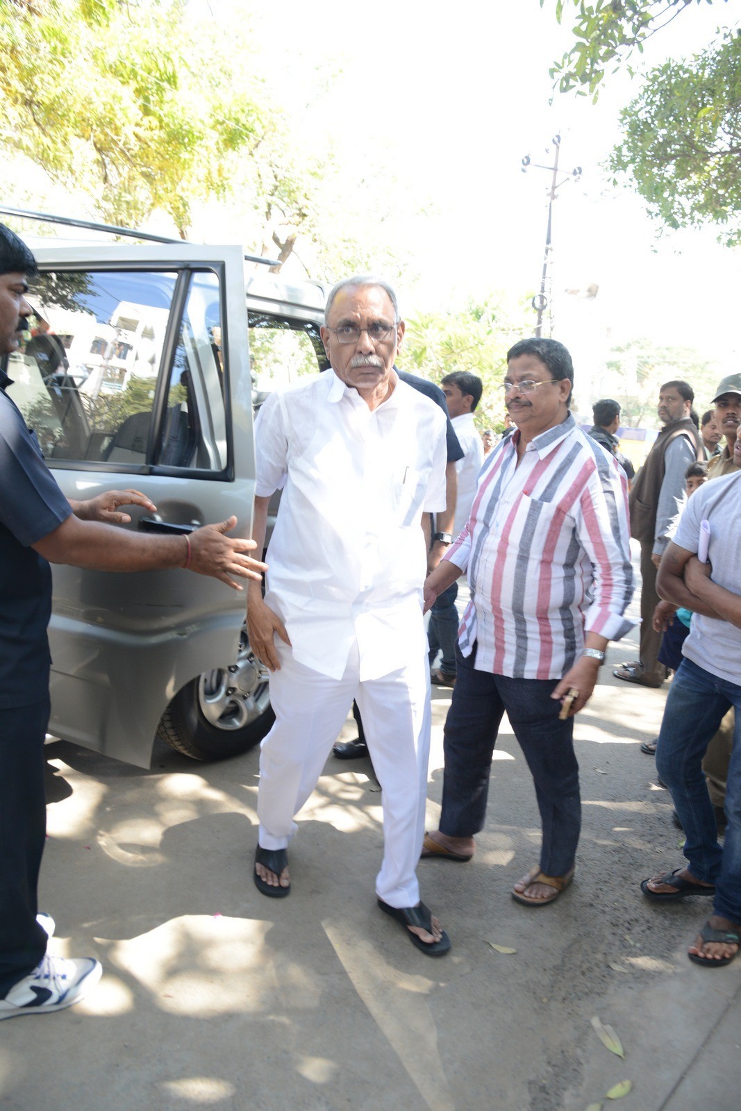 VB Rajendra Prasad Condolences Photos 01 - 5 / 170 photos
