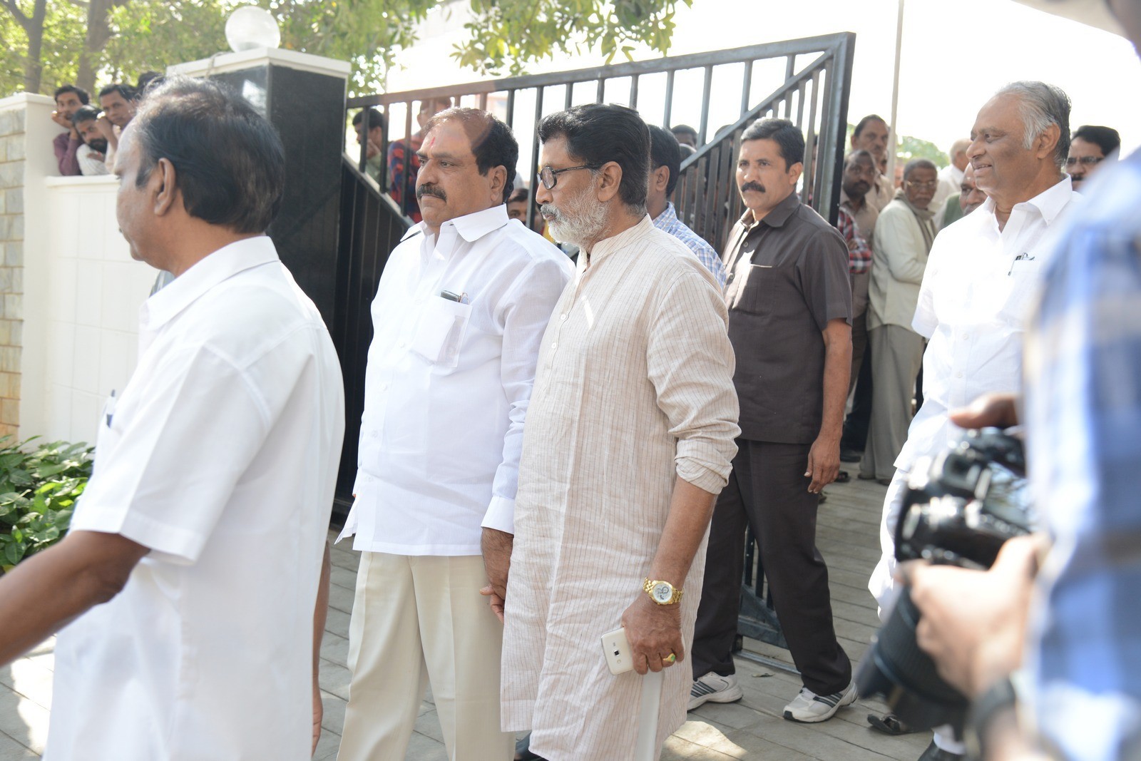 VB Rajendra Prasad Condolences Photos 01 - 69 / 170 photos