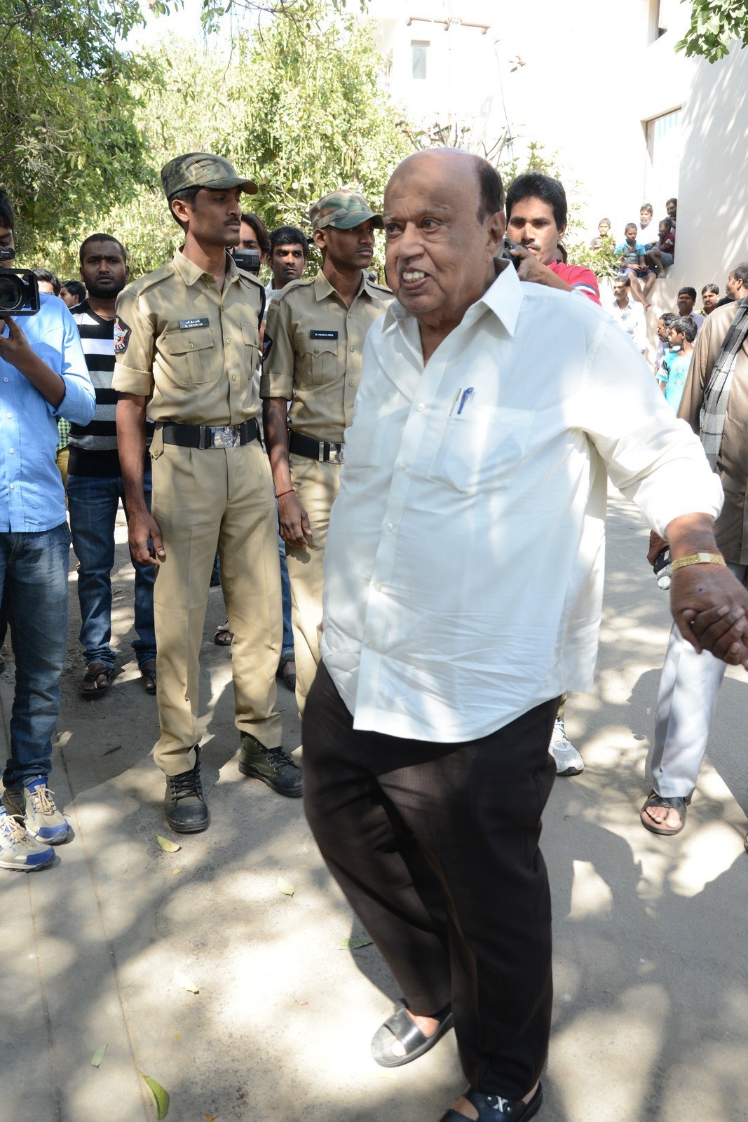 VB Rajendra Prasad Condolences Photos 01 - 123 / 170 photos