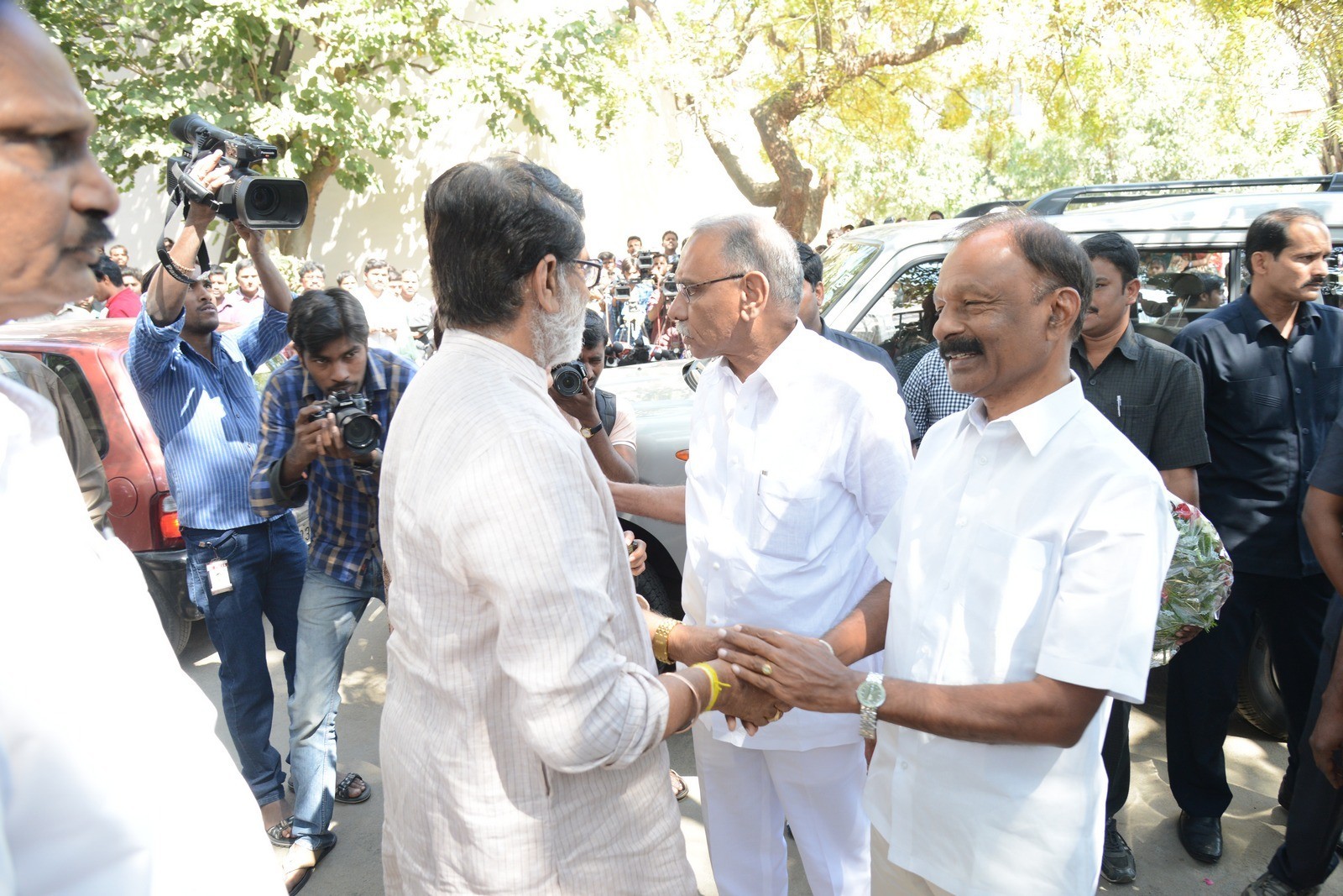 VB Rajendra Prasad Condolences Photos 01 - 131 / 170 photos