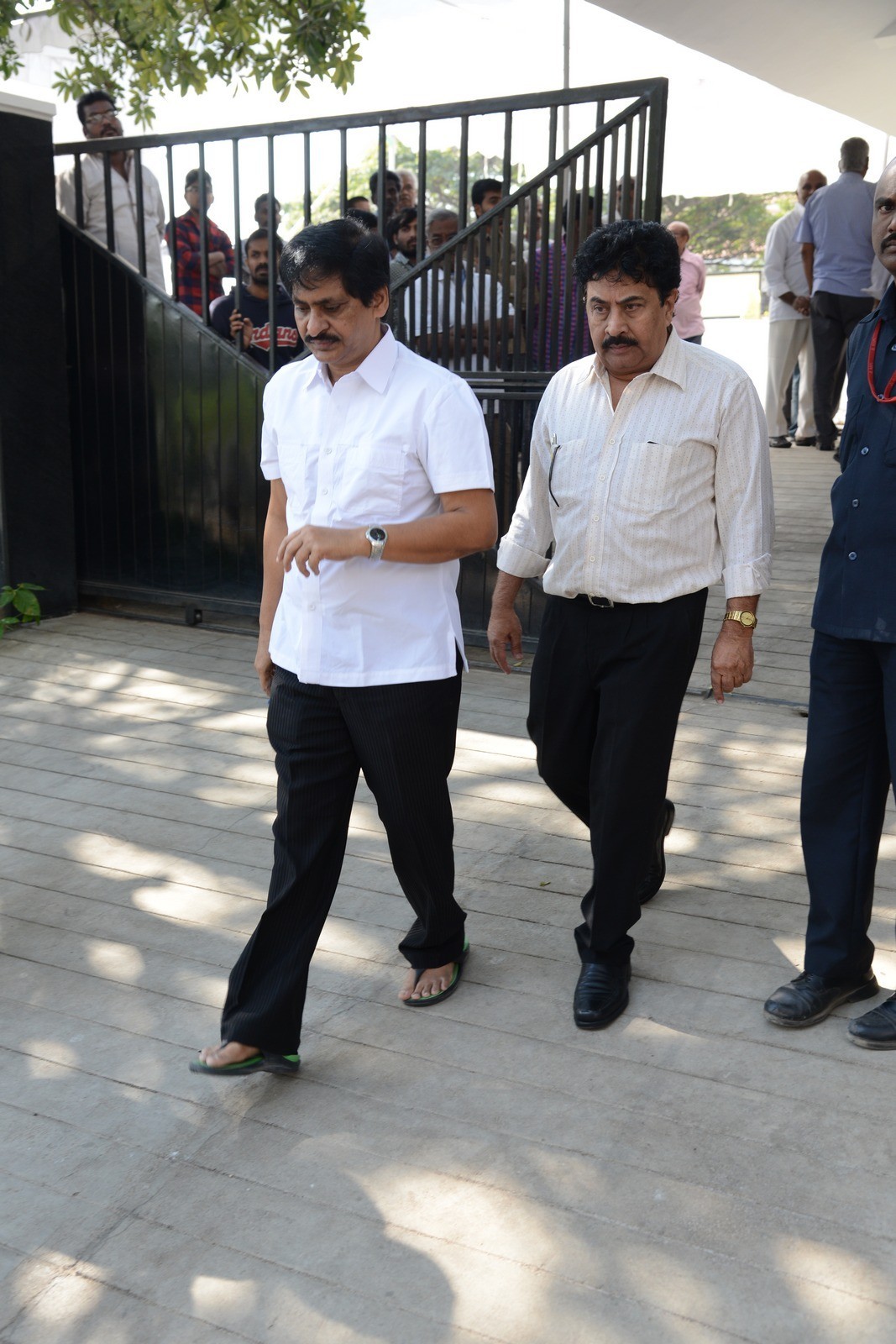 VB Rajendra Prasad Condolences Photos 01 - 135 / 170 photos