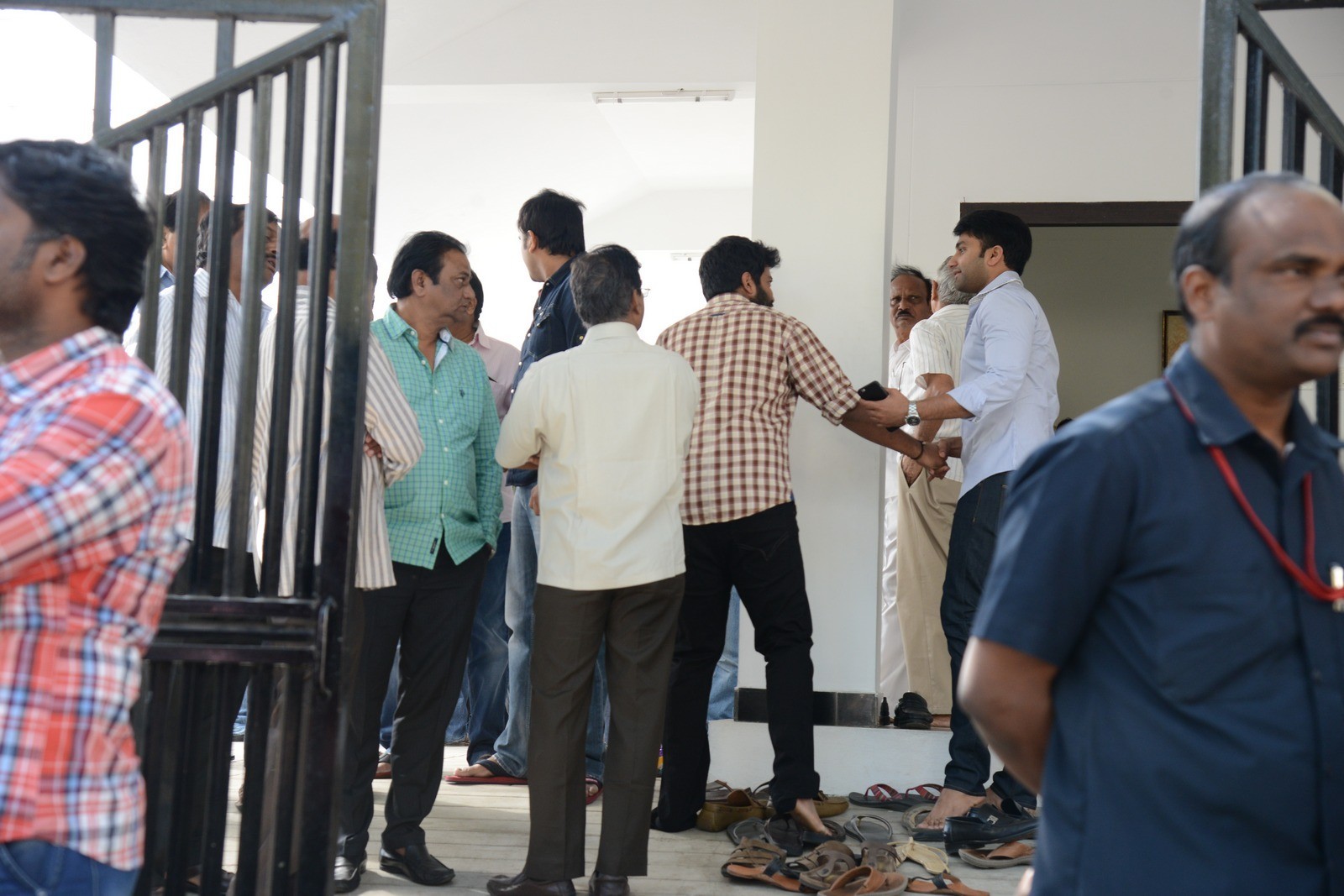 VB Rajendra Prasad Condolences Photos 01 - 138 / 170 photos