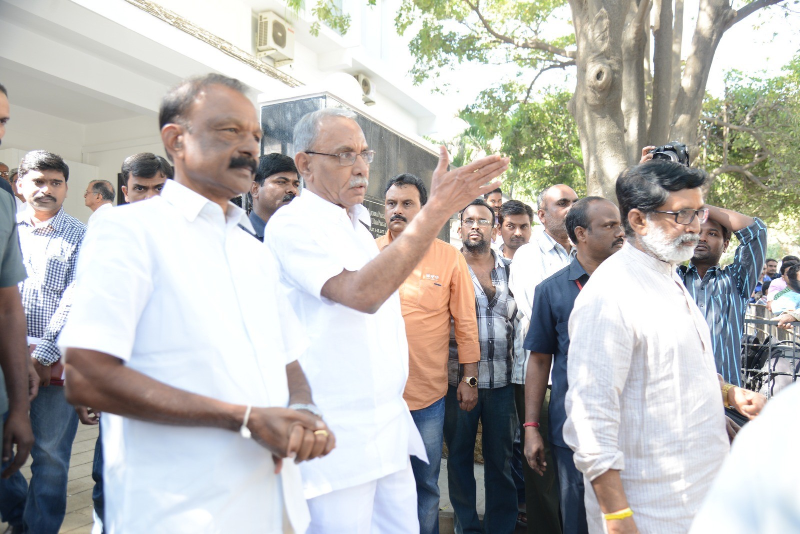 VB Rajendra Prasad Condolences Photos 01 - 158 / 170 photos