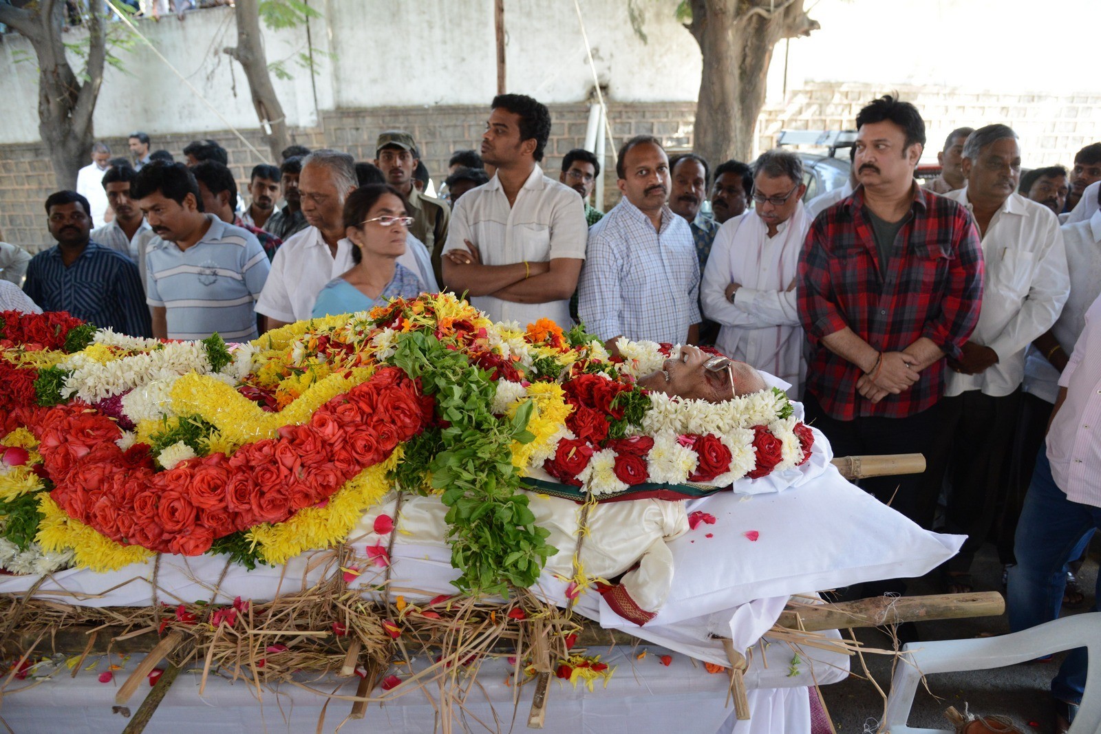 VB Rajendra Prasad Condolences Photos 02 - 17 / 170 photos