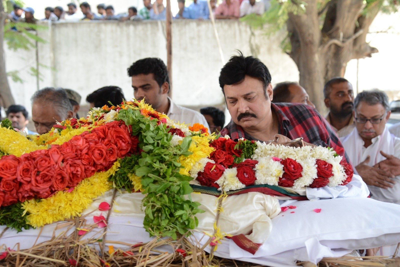 VB Rajendra Prasad Condolences Photos 02 - 19 / 170 photos