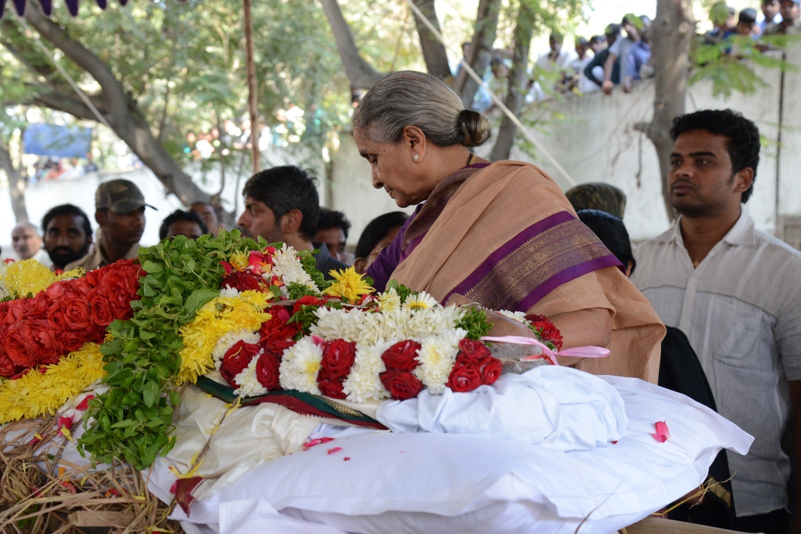 VB Rajendra Prasad Condolences Photos 02 - 27 / 170 photos