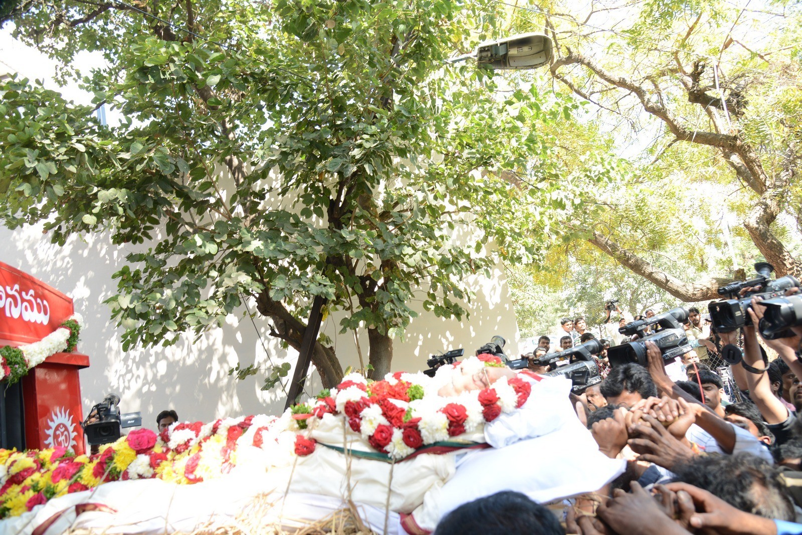 VB Rajendra Prasad Condolences Photos 02 - 35 / 170 photos