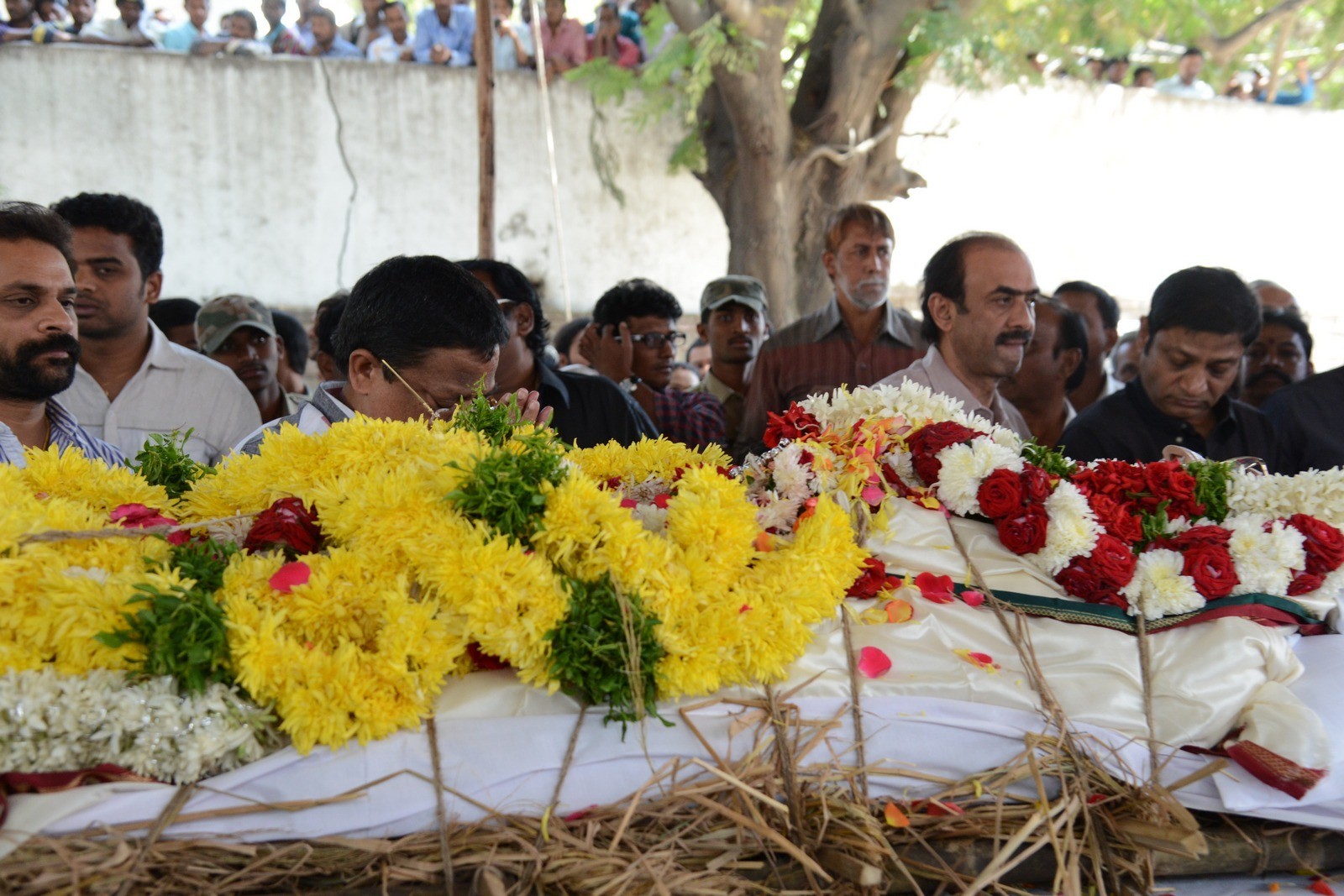 VB Rajendra Prasad Condolences Photos 02 - 40 / 170 photos