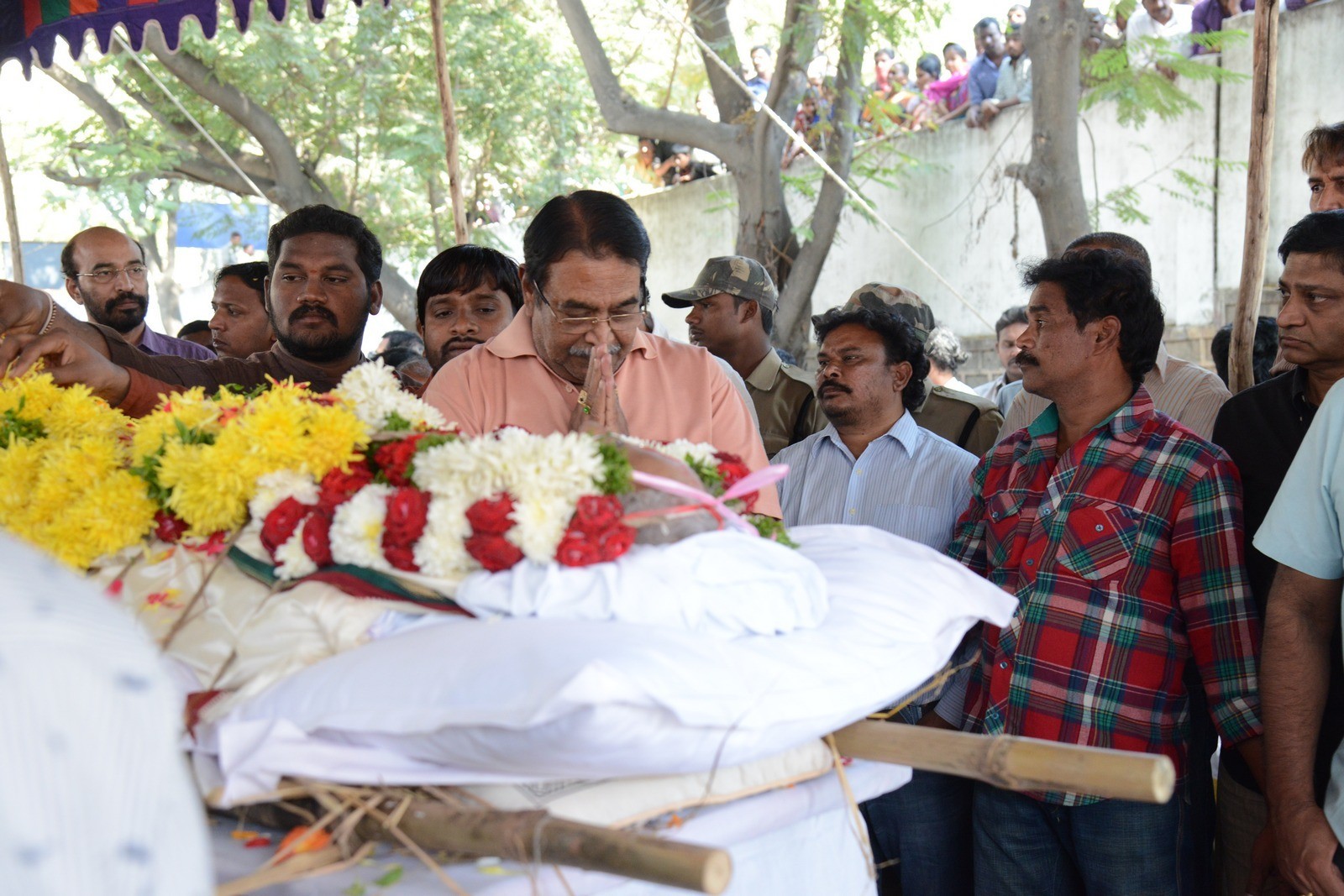 VB Rajendra Prasad Condolences Photos 02 - 50 / 170 photos