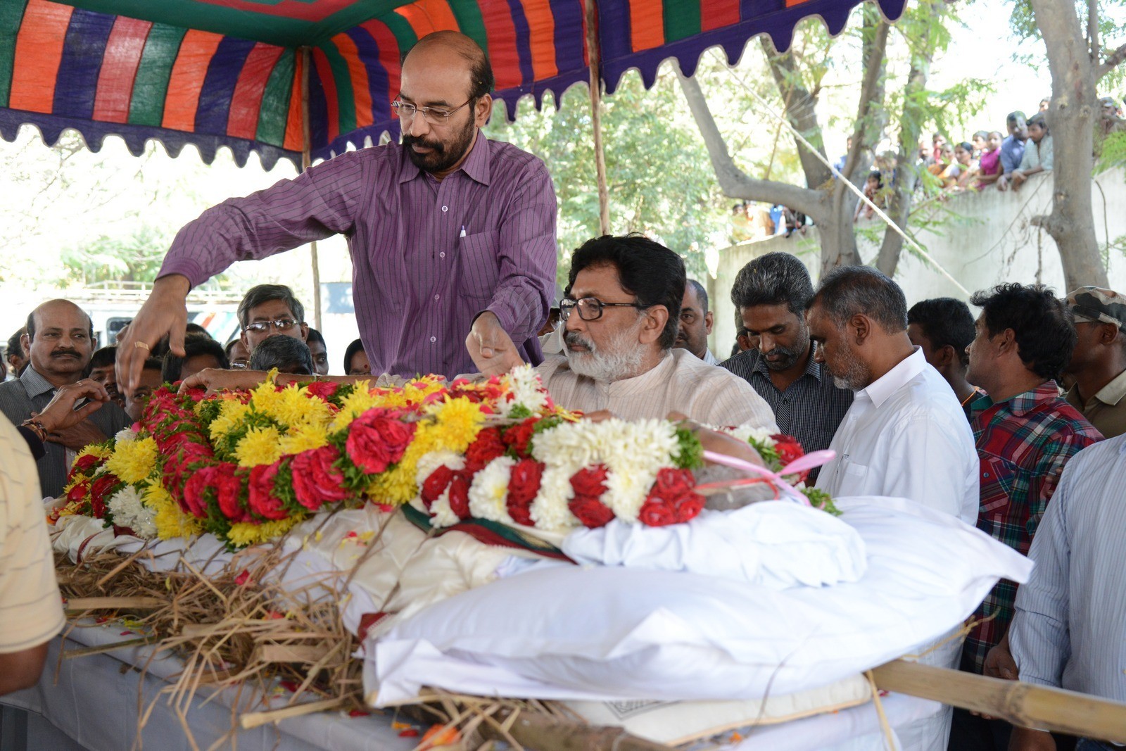 VB Rajendra Prasad Condolences Photos 02 - 68 / 170 photos