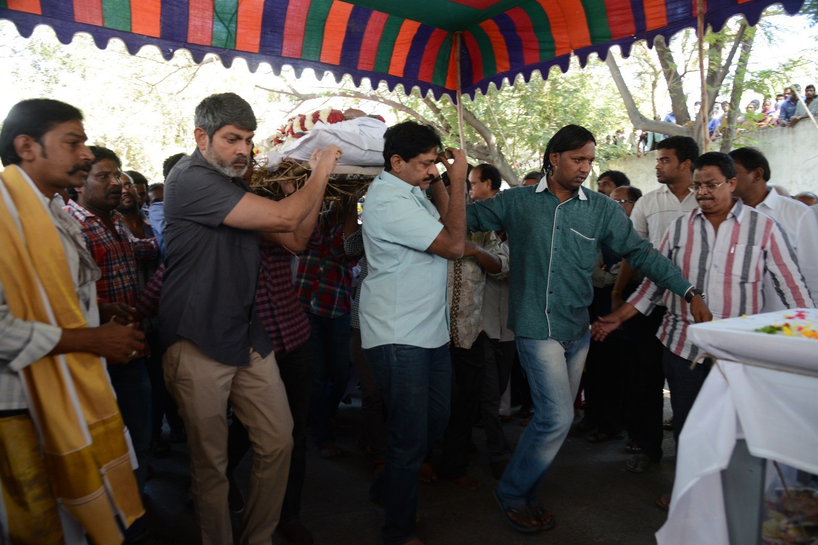 VB Rajendra Prasad Condolences Photos 02 - 70 / 170 photos