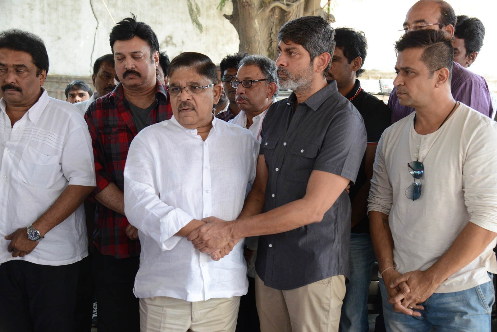 VB Rajendra Prasad Condolences Photos 02 - 79 / 170 photos