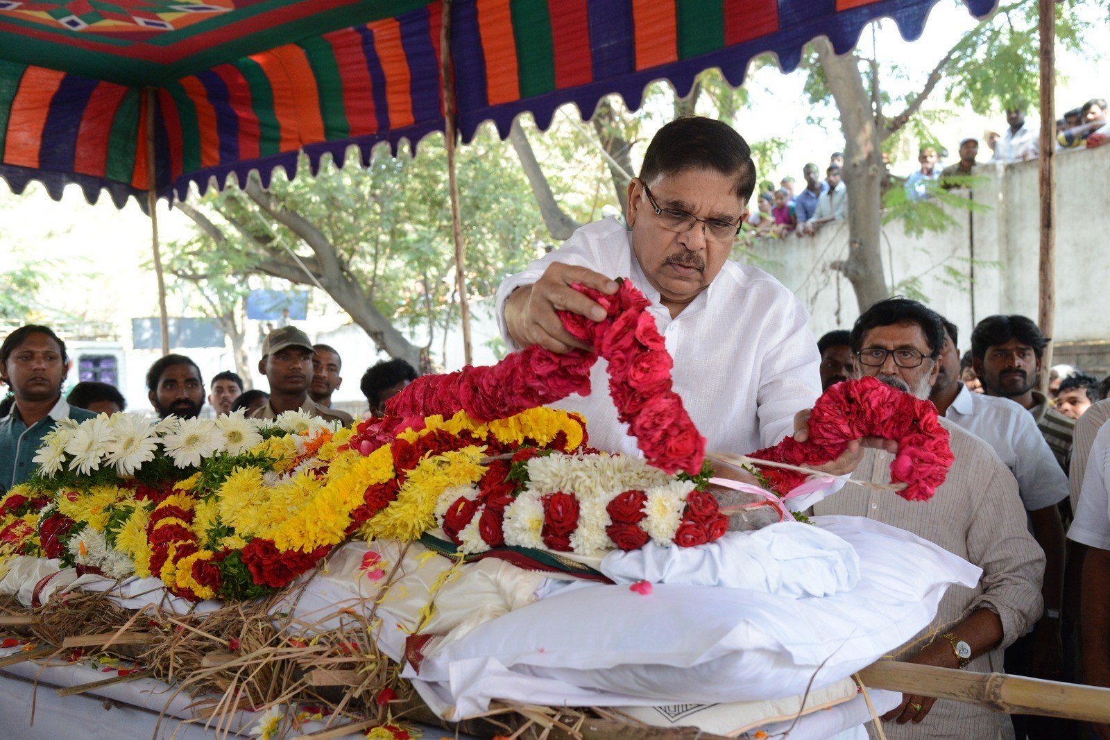 VB Rajendra Prasad Condolences Photos 02 - 97 / 170 photos